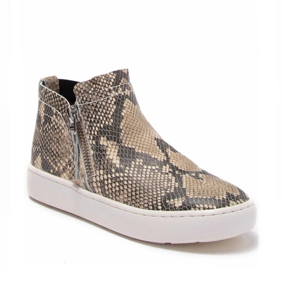 DOLCE VITA TOBEE LEATHER ZIP SNEAKER - Picture 2 of 5